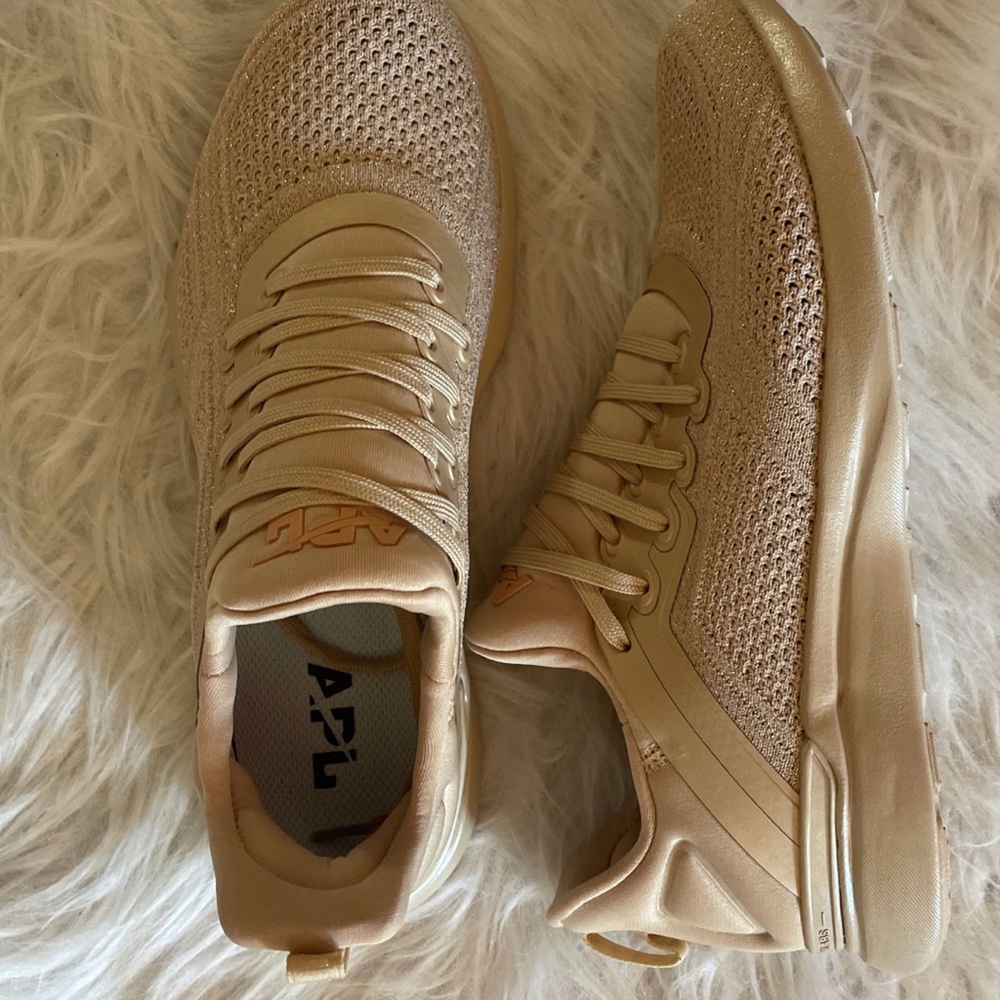 BRAND NEW APL-techloom tracer sneakers, Size 8, Champagne color